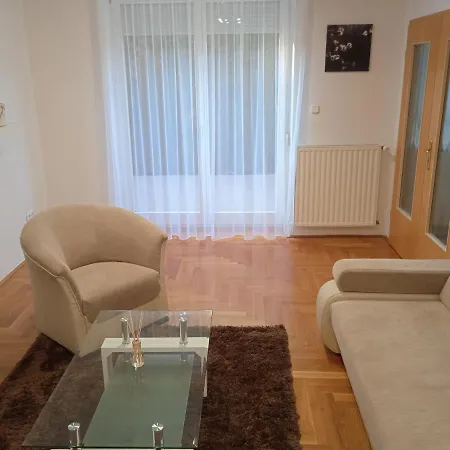 Family Apartment-csaladias Hangulat Apartament